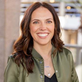 Jen Barnett headshot